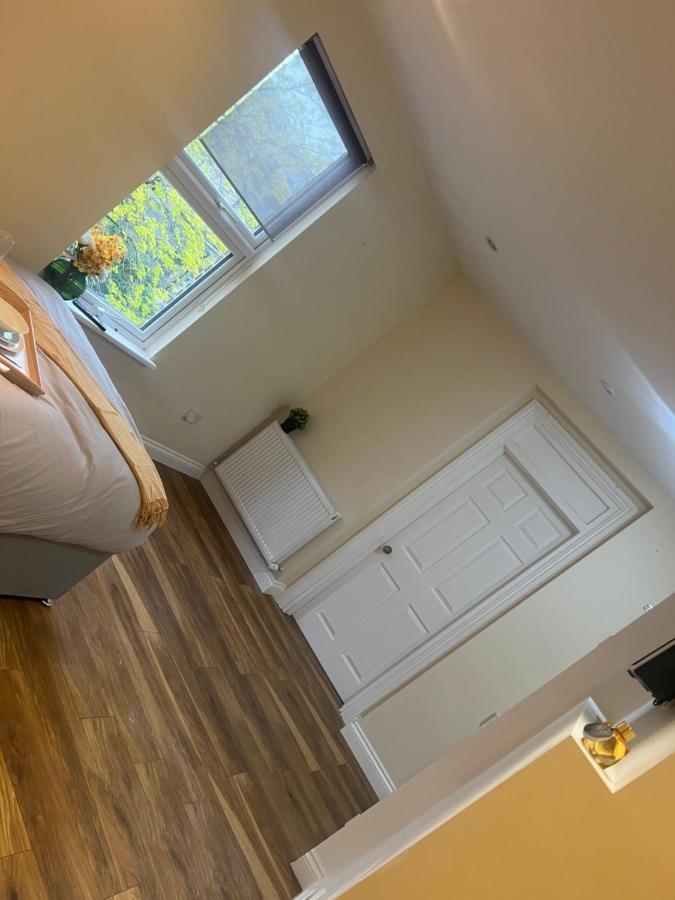 شقة Large Modern Studio Flat لندن المظهر الخارجي الصورة