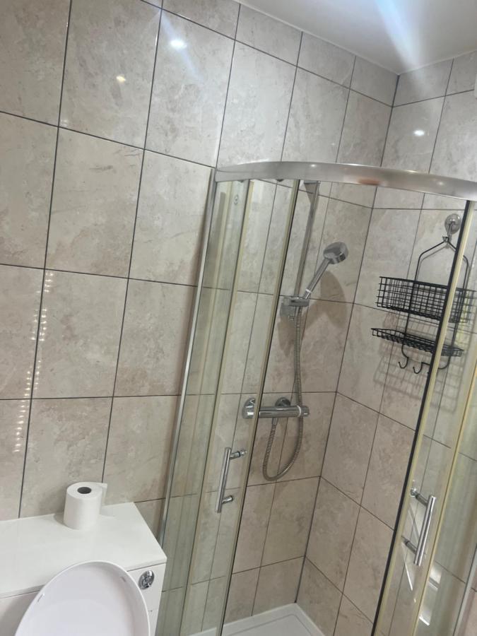 شقة Large Modern Studio Flat لندن المظهر الخارجي الصورة